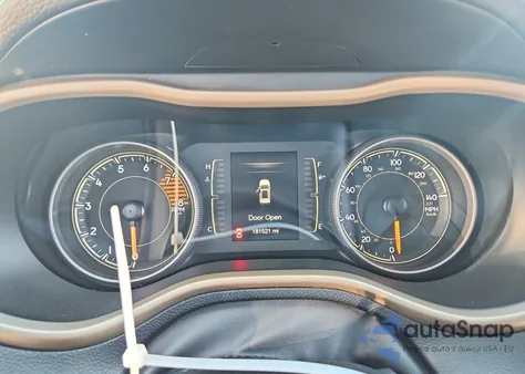 2017 Jeep Cherokee Latitude z USA, uszkodzony, nr VIN 1C4PJLCS2HD221453